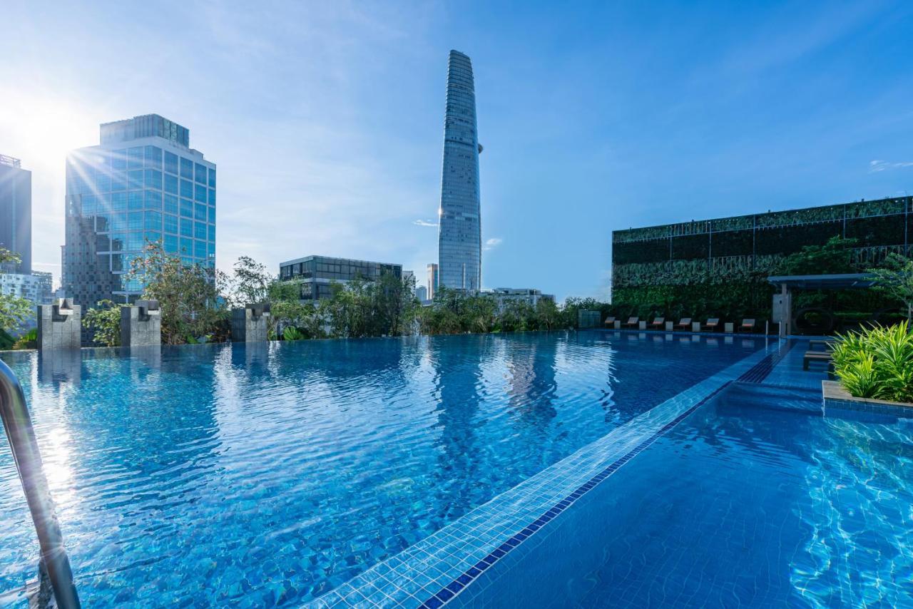 Отель Fusion Original Saigon Centre Хошимин Экстерьер фото Landmark 81 rooftop pool